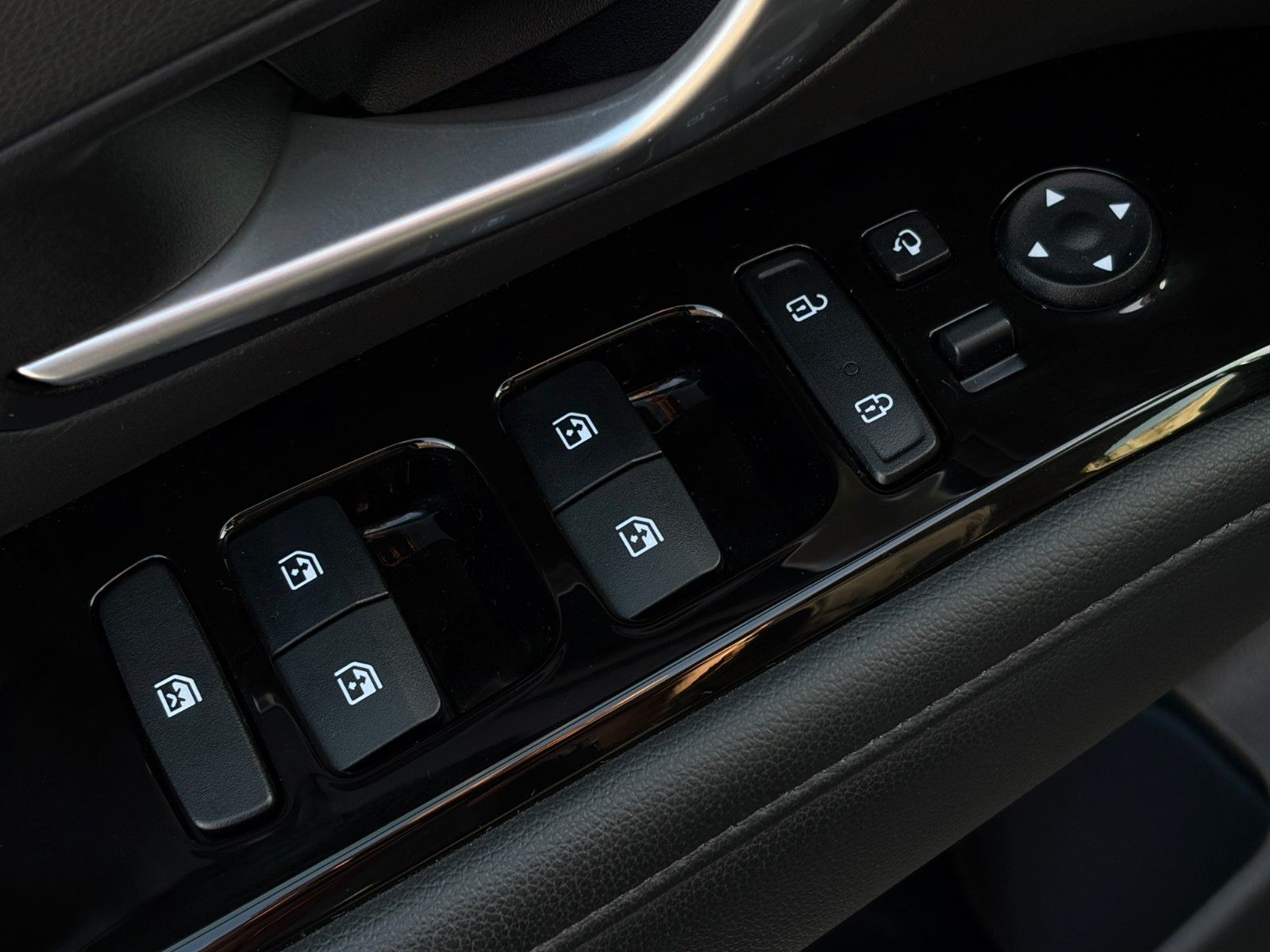 Fahrzeugabbildung Hyundai Tucson 1.6 T-GDI PHEV 4WD Temp. CarPlay CAM SHZ