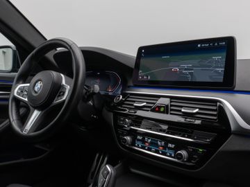 Fahrzeugabbildung BMW 520d M Sport Kamera DAB HiFi M Sportfahrwerk LED