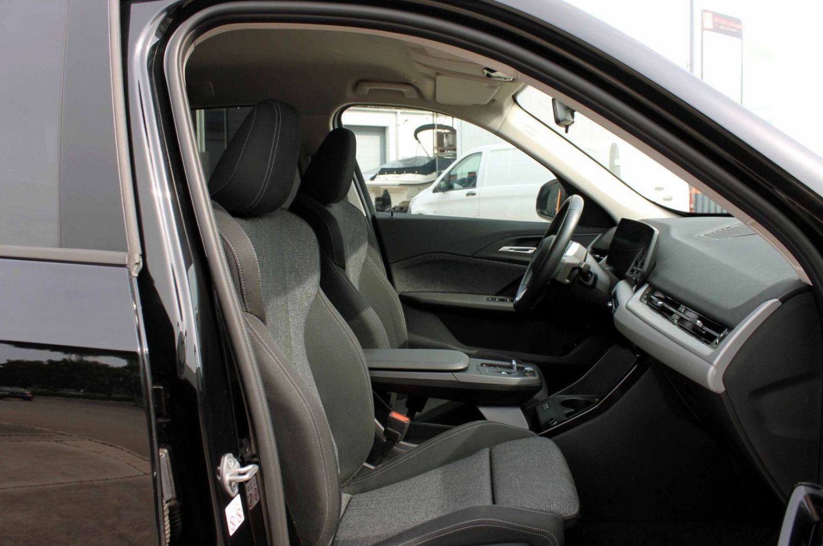 Fahrzeugabbildung BMW X1 sDrive 18i Steptr. ACC KAM PDC LED NAV AHK