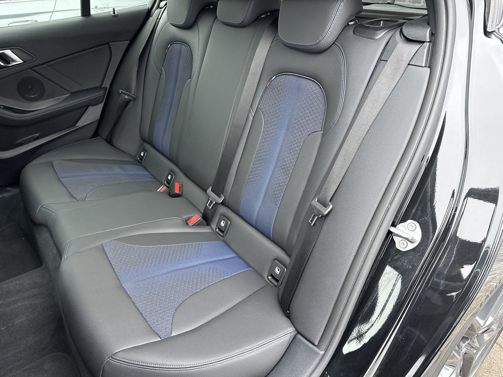 Fahrzeugabbildung BMW 118d M-Sport NAV+LED+PANO+DRASSISTANT+KAMERA+PP