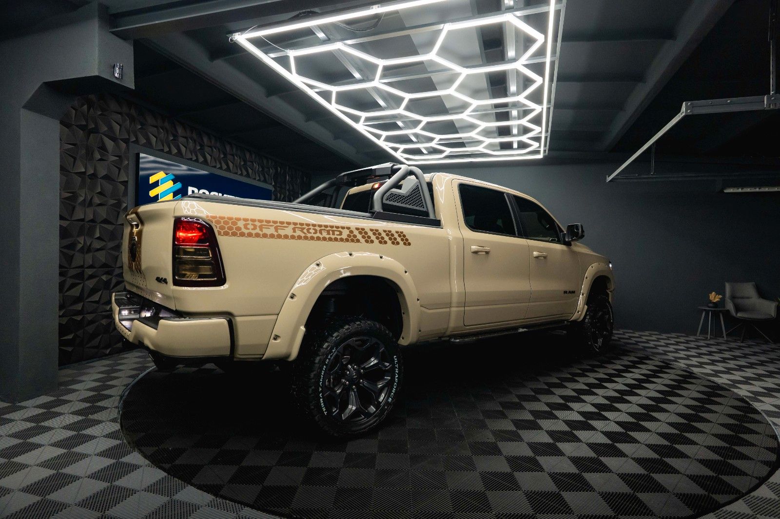 Fahrzeugabbildung Dodge RAM 5.7 V8 HEMI 4x4 OFFROAD LONGBED AXLE LOCK RC