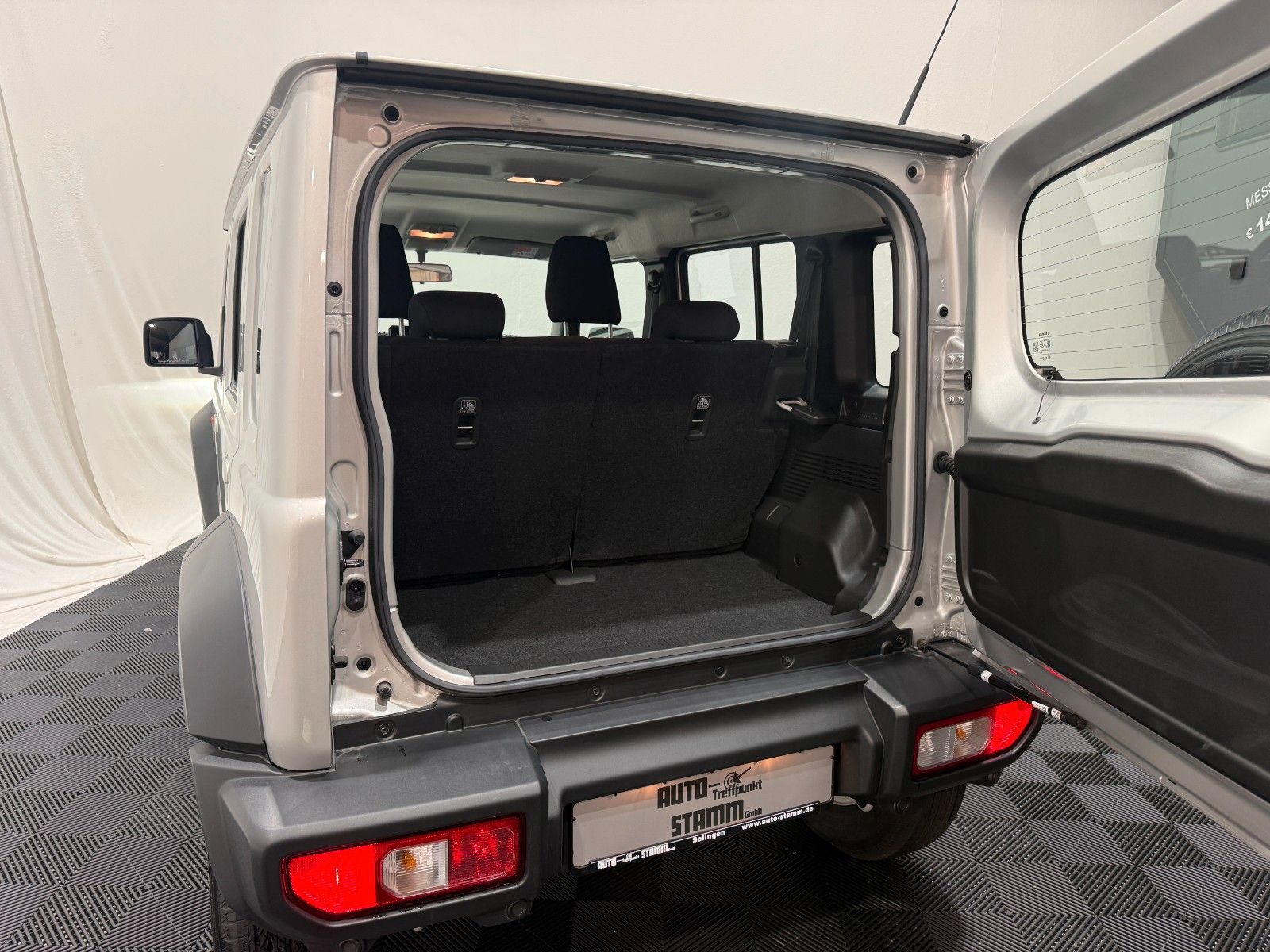 Fahrzeugabbildung Suzuki RTR Jimmy - 4/5 Türer - LED - RFK - MFL