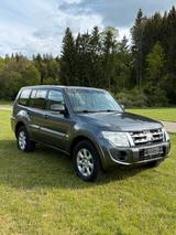 Mitsubishi Pajero 3,2 DI-D 4WD Invite Automatik Invite - Mitsubishi 7-Sitzer