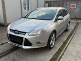 Ford Focus Turnier Titanium - Ford Focus aus 2011: Kombi