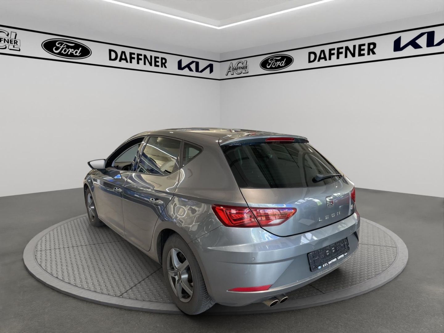 Fahrzeugabbildung SEAT Leon FR PANORAMADACH PDC Navi Tempomat