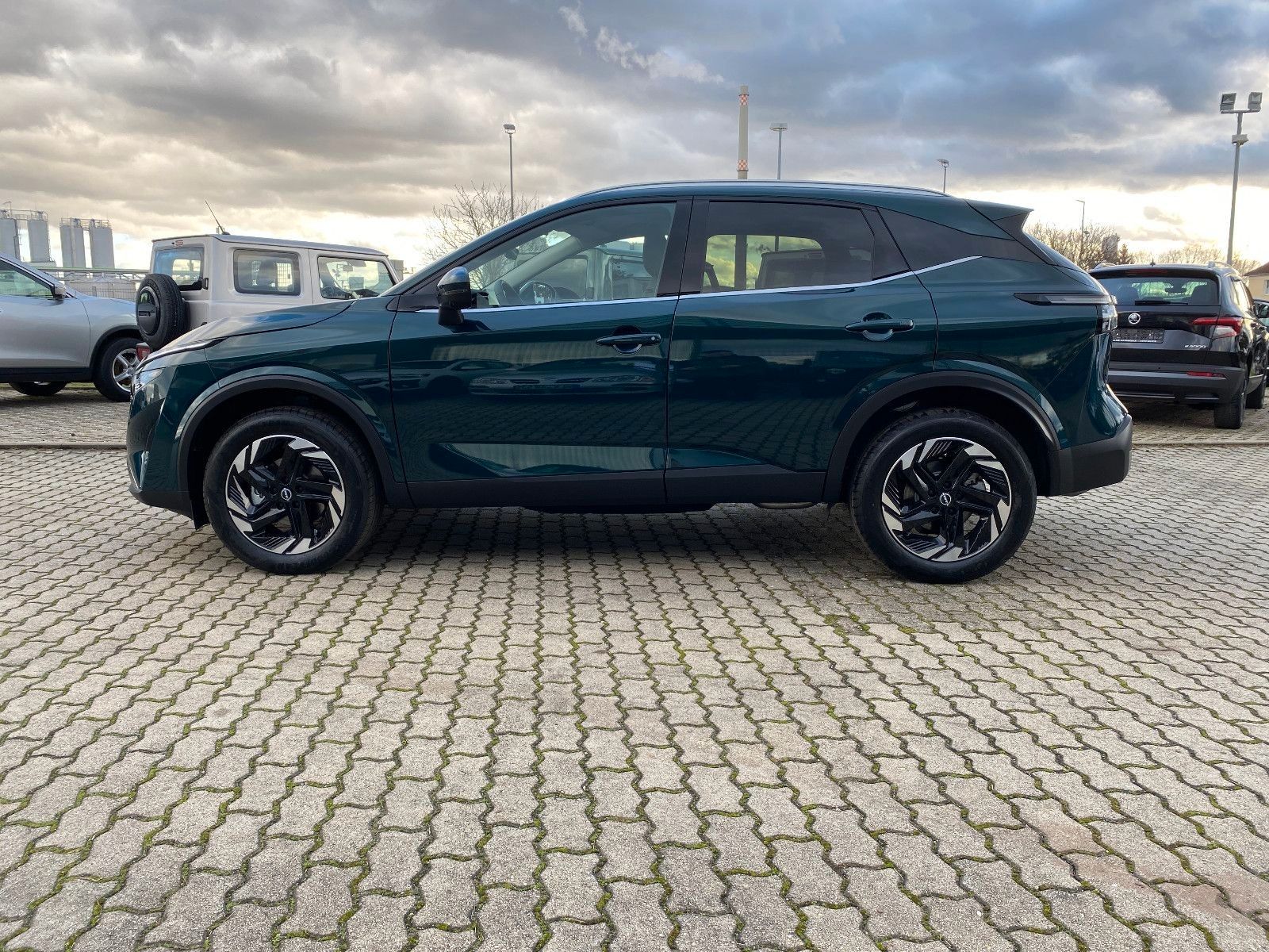Fahrzeugabbildung Nissan Qashqai 1.3 DIG-T MHEV N-Connecta LED+SHZ+AHK