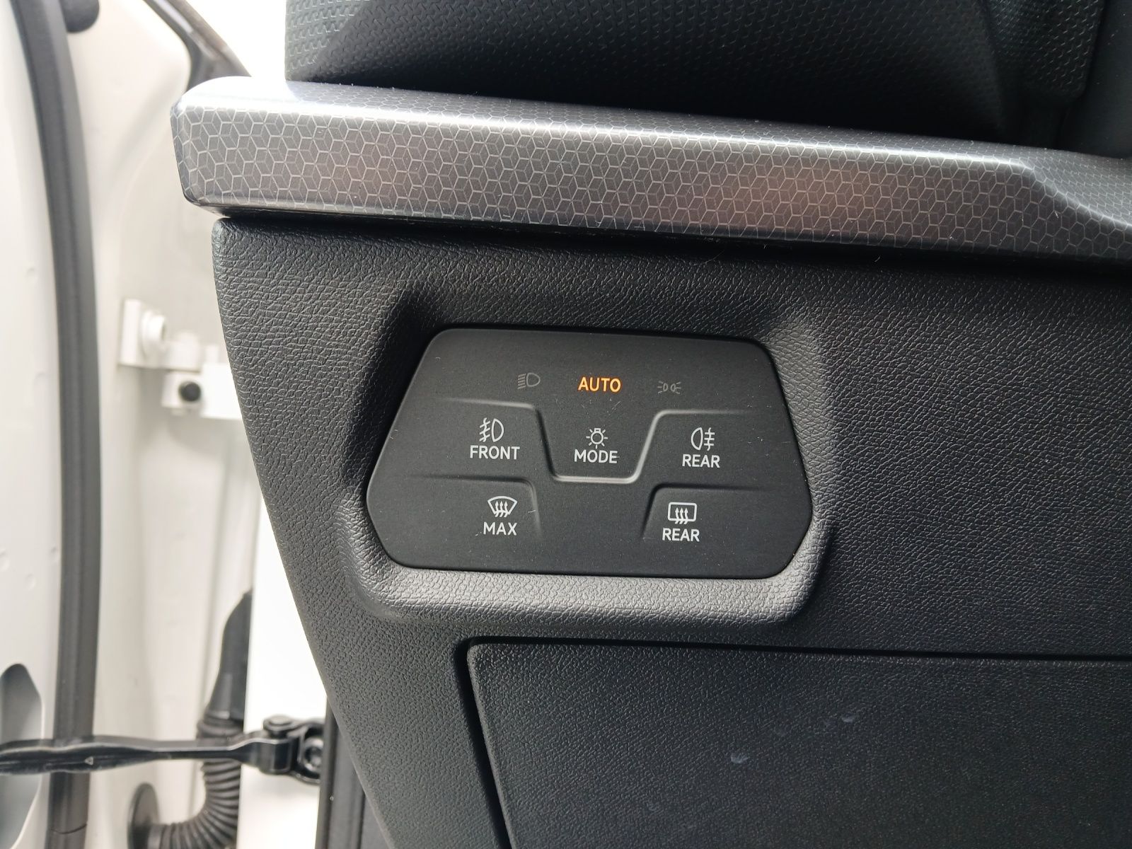 Fahrzeugabbildung SEAT Leon ST TDI Style DSG LED Navi AID Pano GRA Park