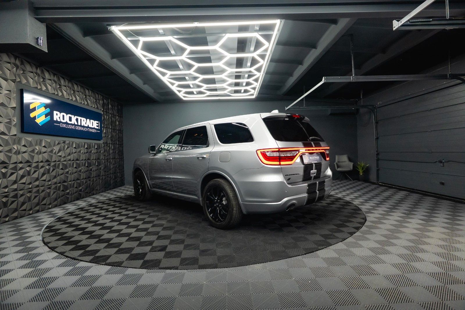 Fahrzeugabbildung Dodge Durango 5.7 V8 R/T 4x4 Night-Paket *7 Sitze*19%*