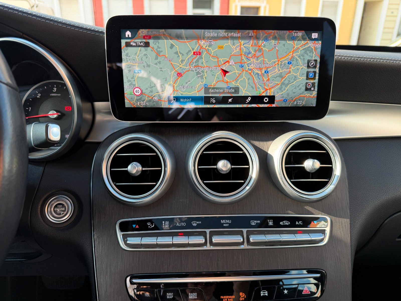 Fahrzeugabbildung Mercedes-Benz GLC 400 COUPE  4-MATIC AMG LINE LEDER SD STANDH.
