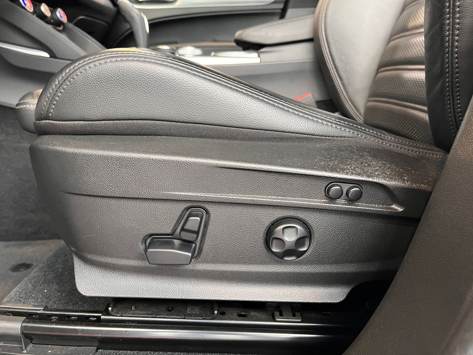 Fahrzeugabbildung Alfa Romeo Stelvio Veloce Q4 ACC NAVI LEDER AHK