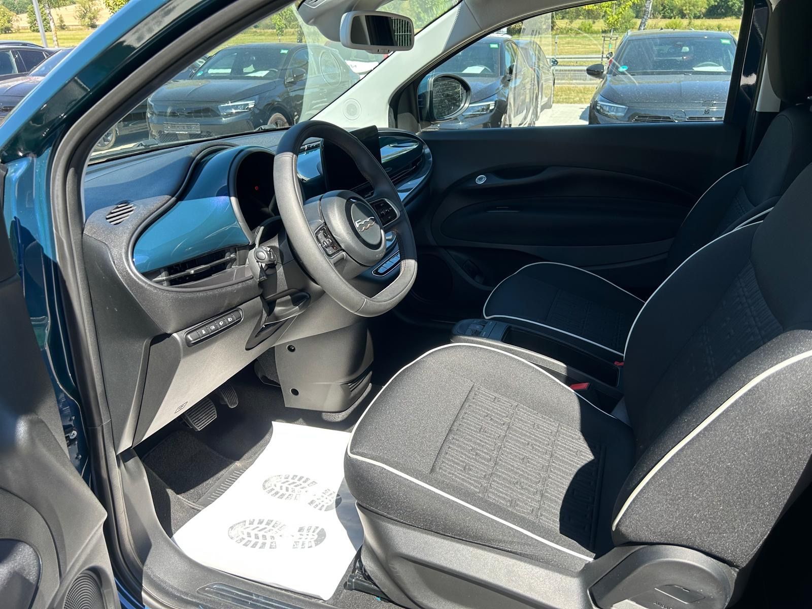 Fahrzeugabbildung Fiat 500e°Style Paket°42 kWh°Alu°Navi°1.Hnd°SOH 97,5%