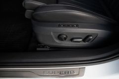 SKODA Superb Combi 2.0 TDI L&K 4x4*Massage*LED*ACC*PSD