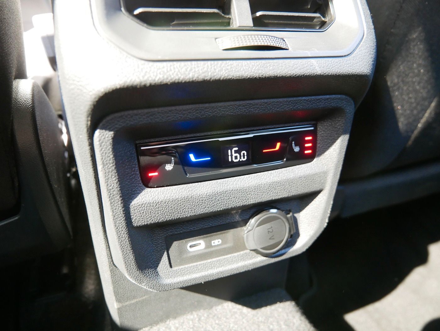 Fahrzeugabbildung Volkswagen Tiguan Allspace 2.0 4x4 Move NEU72T 7-Sitzer DAC