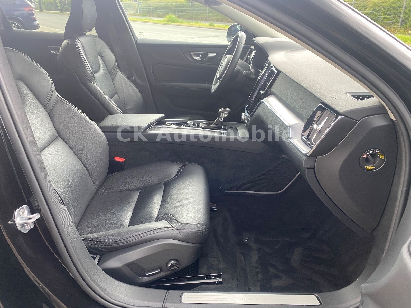 Fahrzeugabbildung Volvo V60 D4 CrossCountry Pro AWD/Navi/BLIS/Kamera/LED