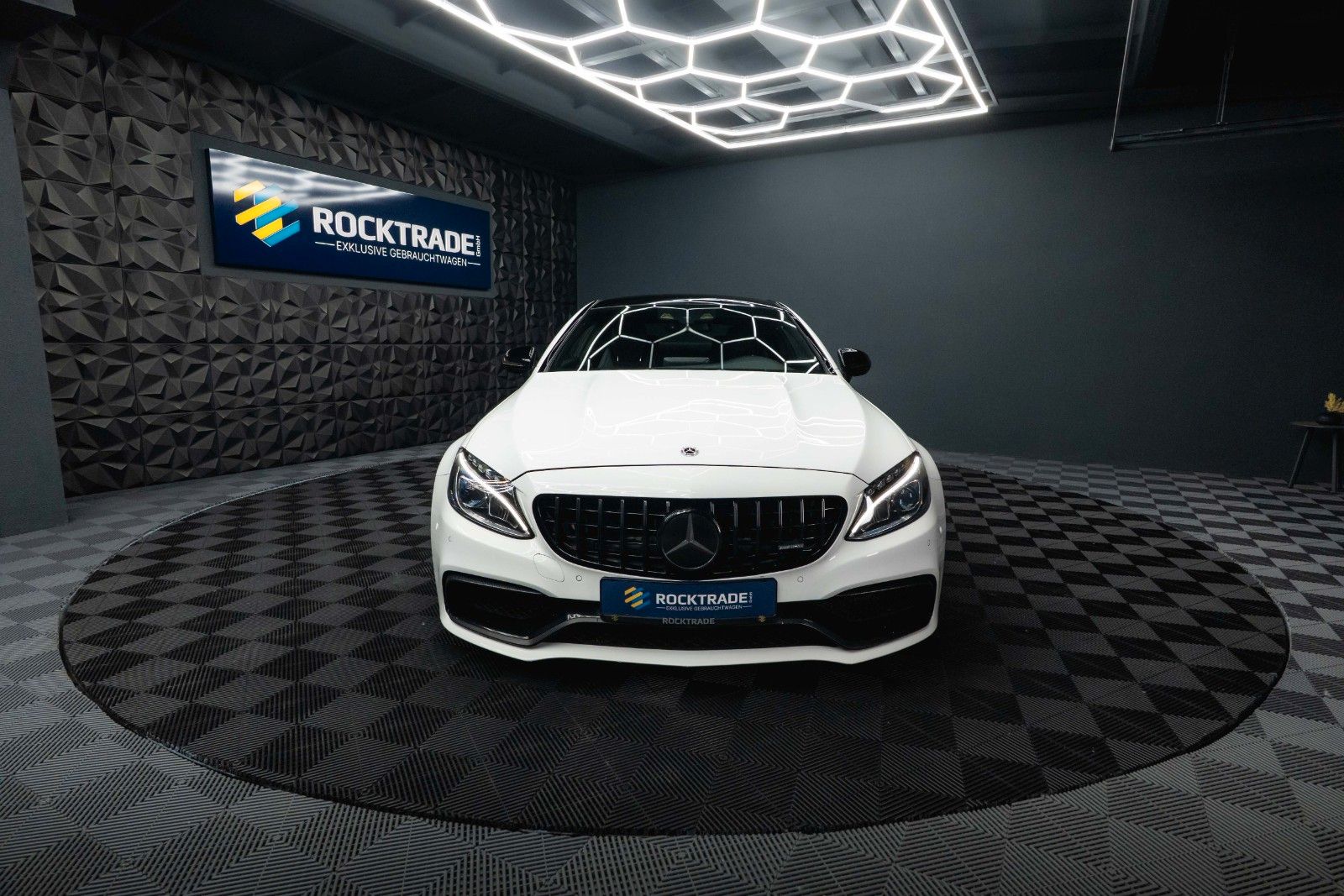 Fahrzeugabbildung Mercedes-Benz C 63 AMG Coupe Edition 1 Night Carbon *ACC*LED*