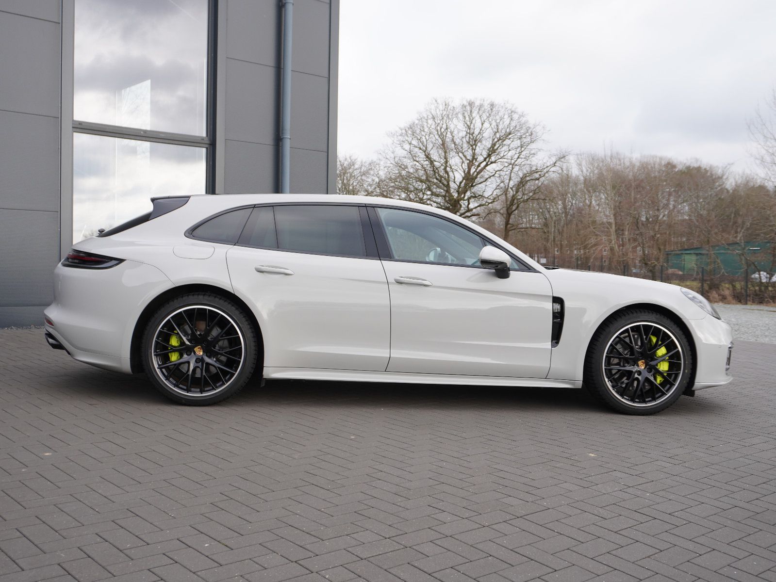 Fahrzeugabbildung Porsche Panamera Sport Turismo 4 E-Hybrid
