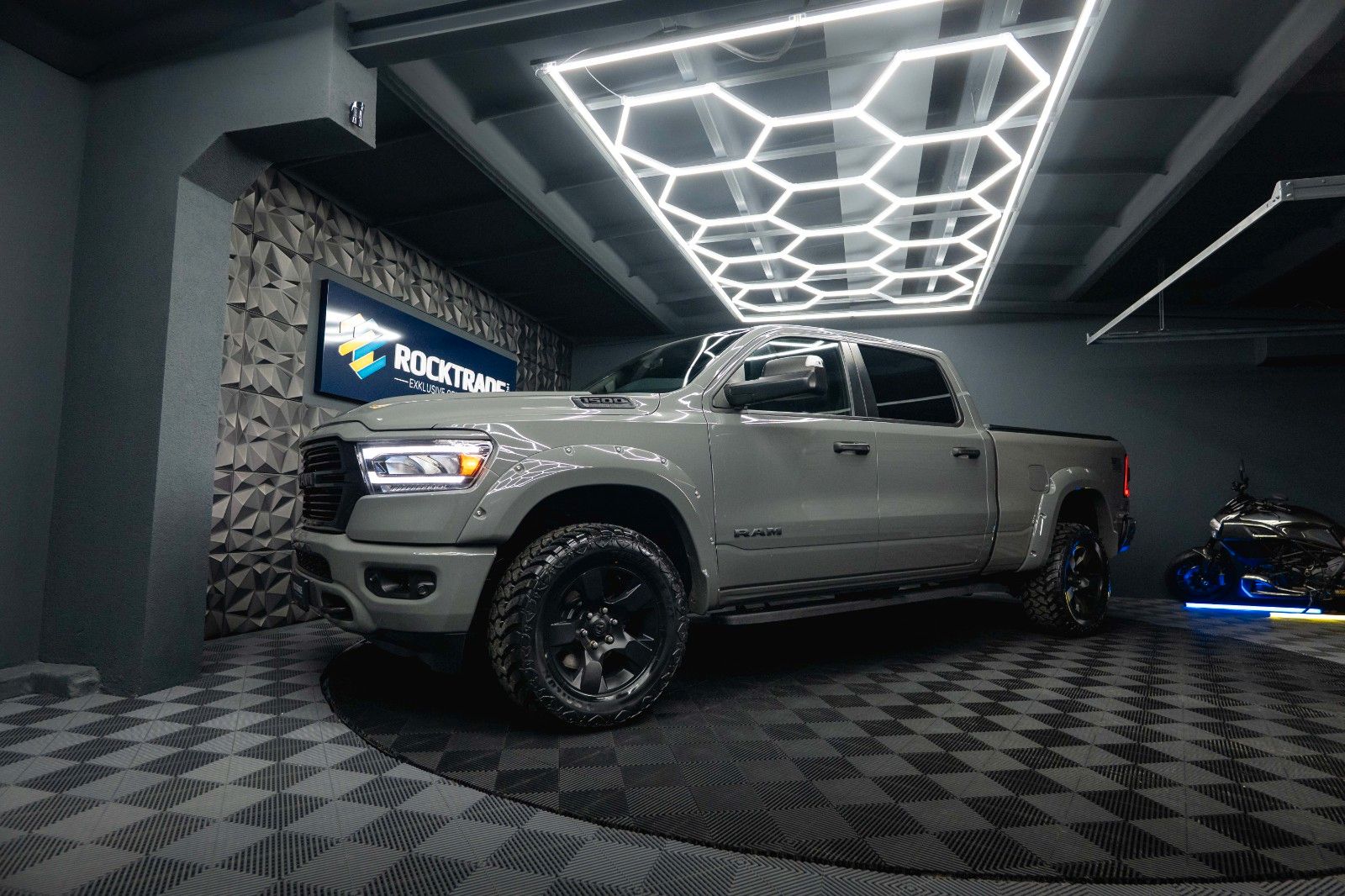 Fahrzeugabbildung Dodge RAM 5.7 V8 HEMI 4x4 Built to Serve LONG AxleLock