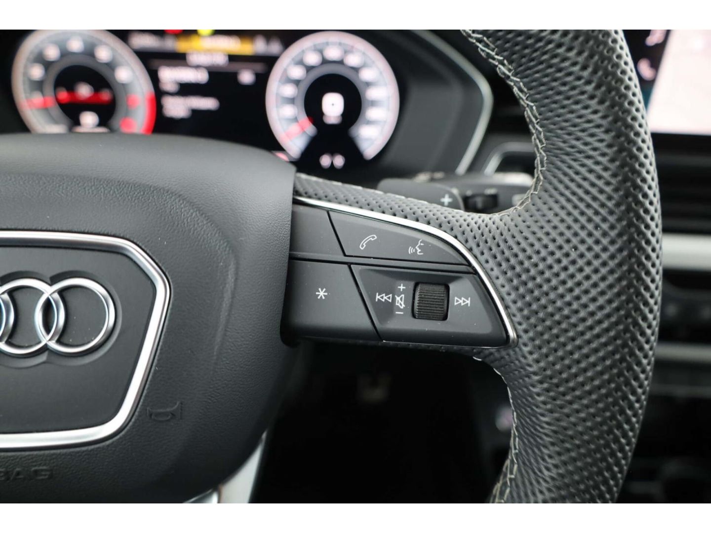 Audi A4 Avant 45 TFSI quattro S line competition plus foto 15