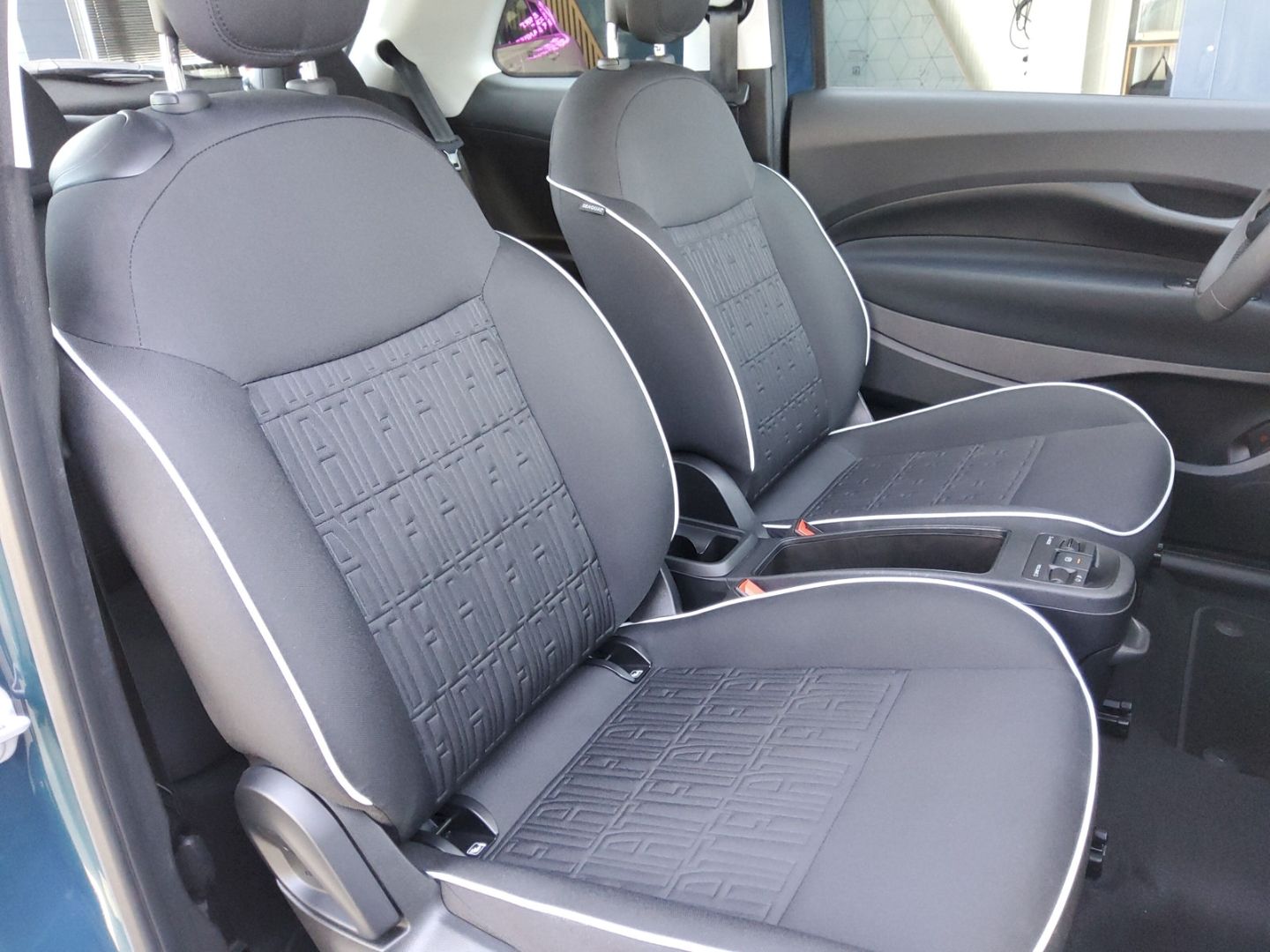 Fahrzeugabbildung Fiat 500e 42kWh LED Navi Carplay Tempomat Keyless