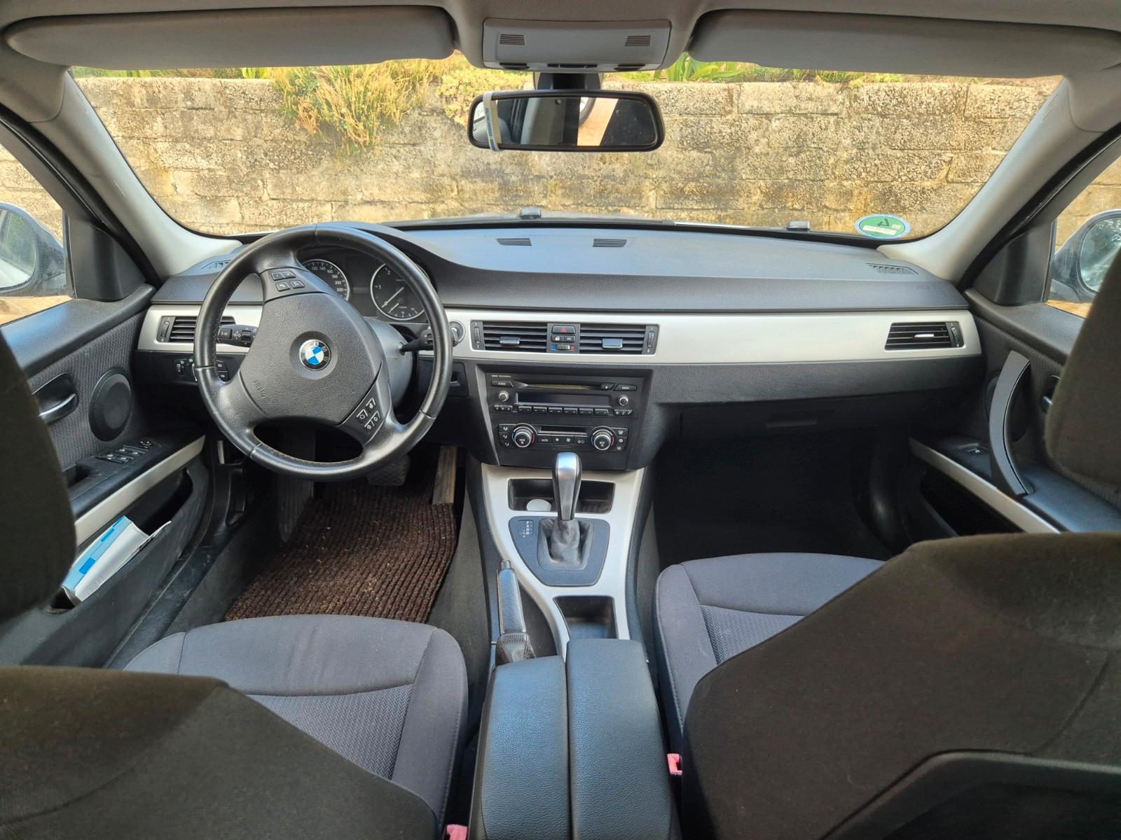 BMW 318 2009 — photo 8