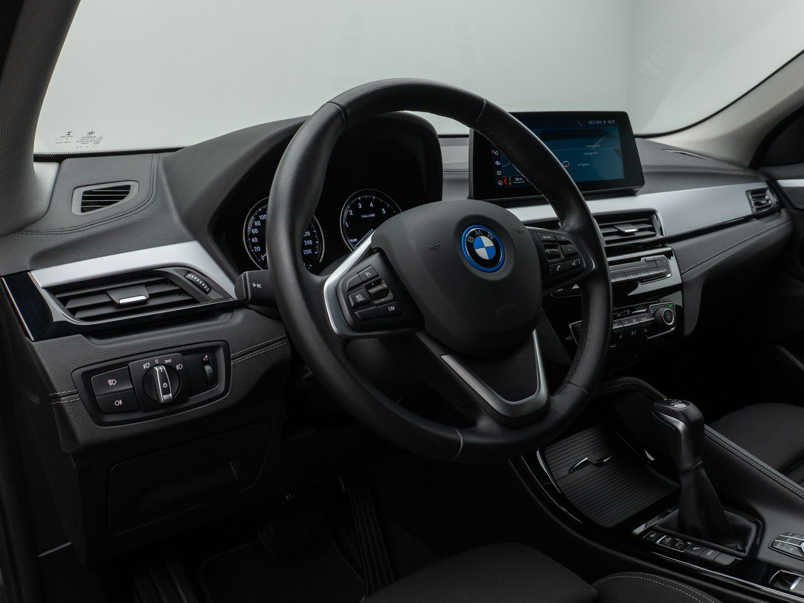 Fahrzeugabbildung BMW X2 xD25e Kamera HUD DAB Navi+ Alarm Sport LED