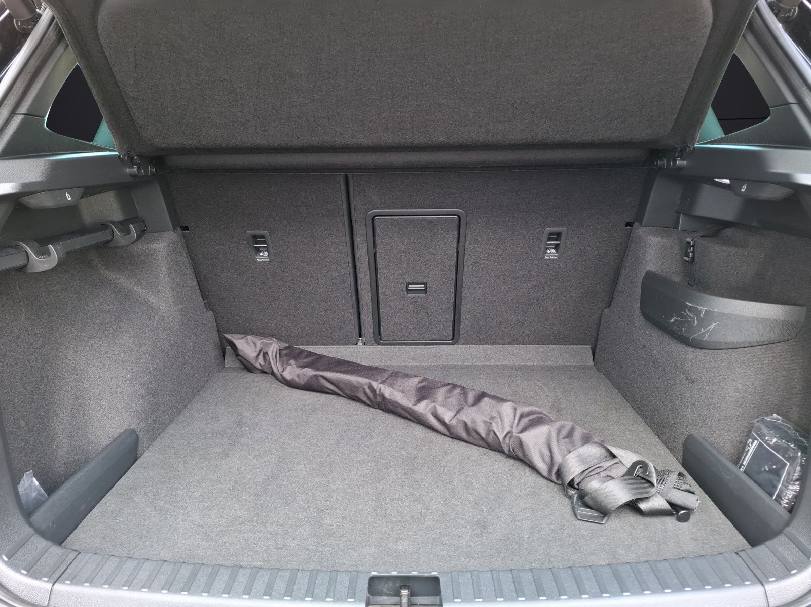 Fahrzeugabbildung SKODA Karoq TSI Sportline DSG 4x4 LED AHK Navi PANO AC