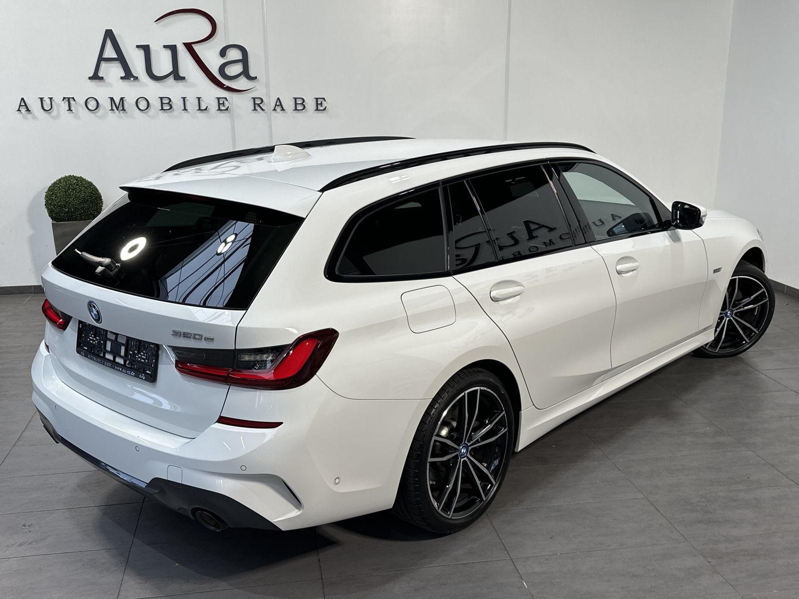 Fahrzeugabbildung BMW 320e Touring xDrive M-Sport NAV+LED+AHK+HIFI+KAM