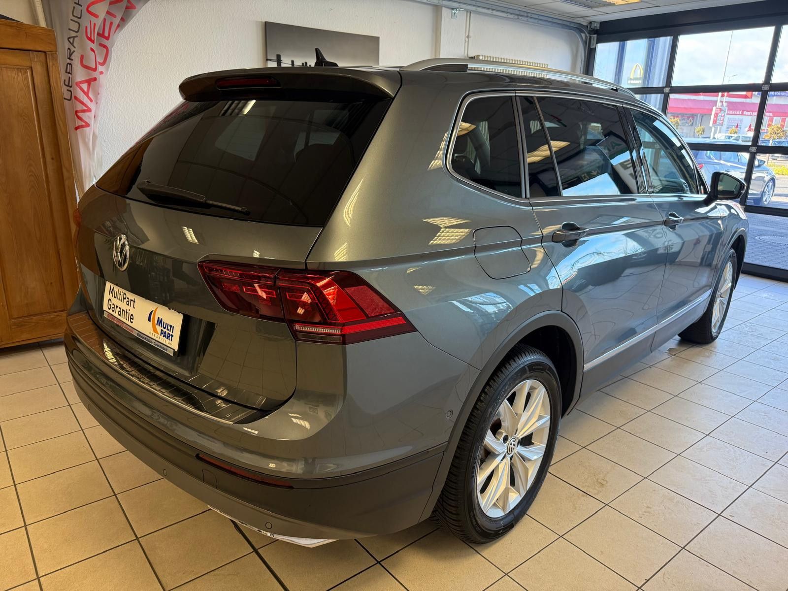 Fahrzeugabbildung Volkswagen Tiguan Allspace IQ.DRIVE/1. Hand / Navi /Digital