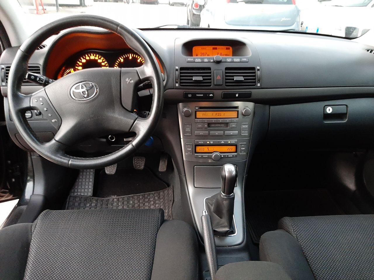Toyota Avensis 2004 — photo 8