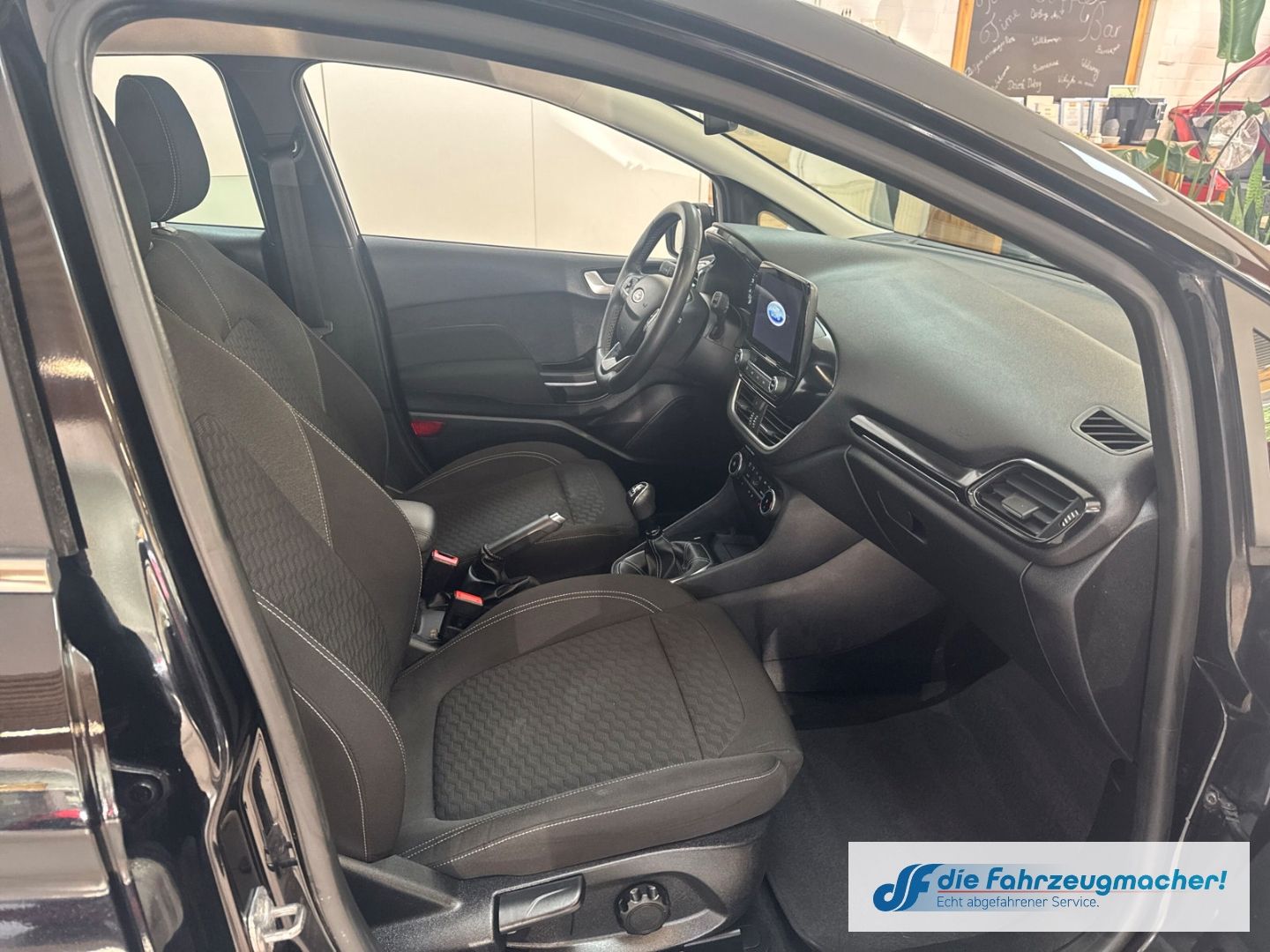 Fahrzeugabbildung Ford Fiesta Titanium Navi LED Blendfreies Fernl. Kurv
