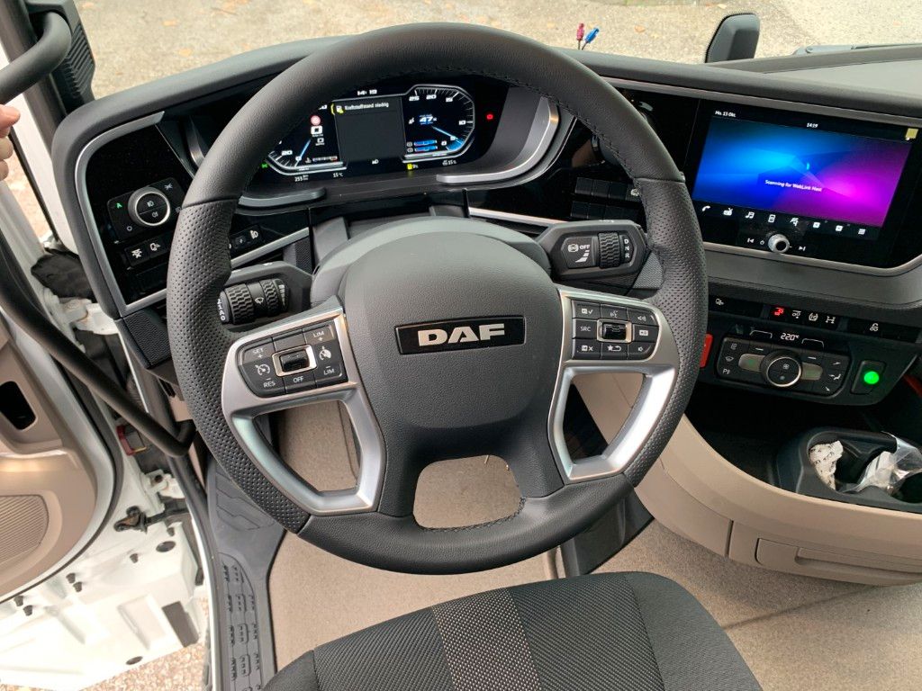 Fahrzeugabbildung DAF FAN XG 480 Swing-Board mit LBW