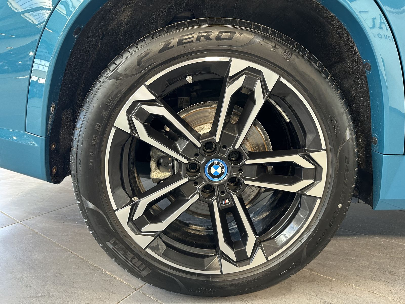 Fahrzeugabbildung BMW iX1 30 xDrive M-Sport NAV+LED+PANO+AHK+19ZO+360°