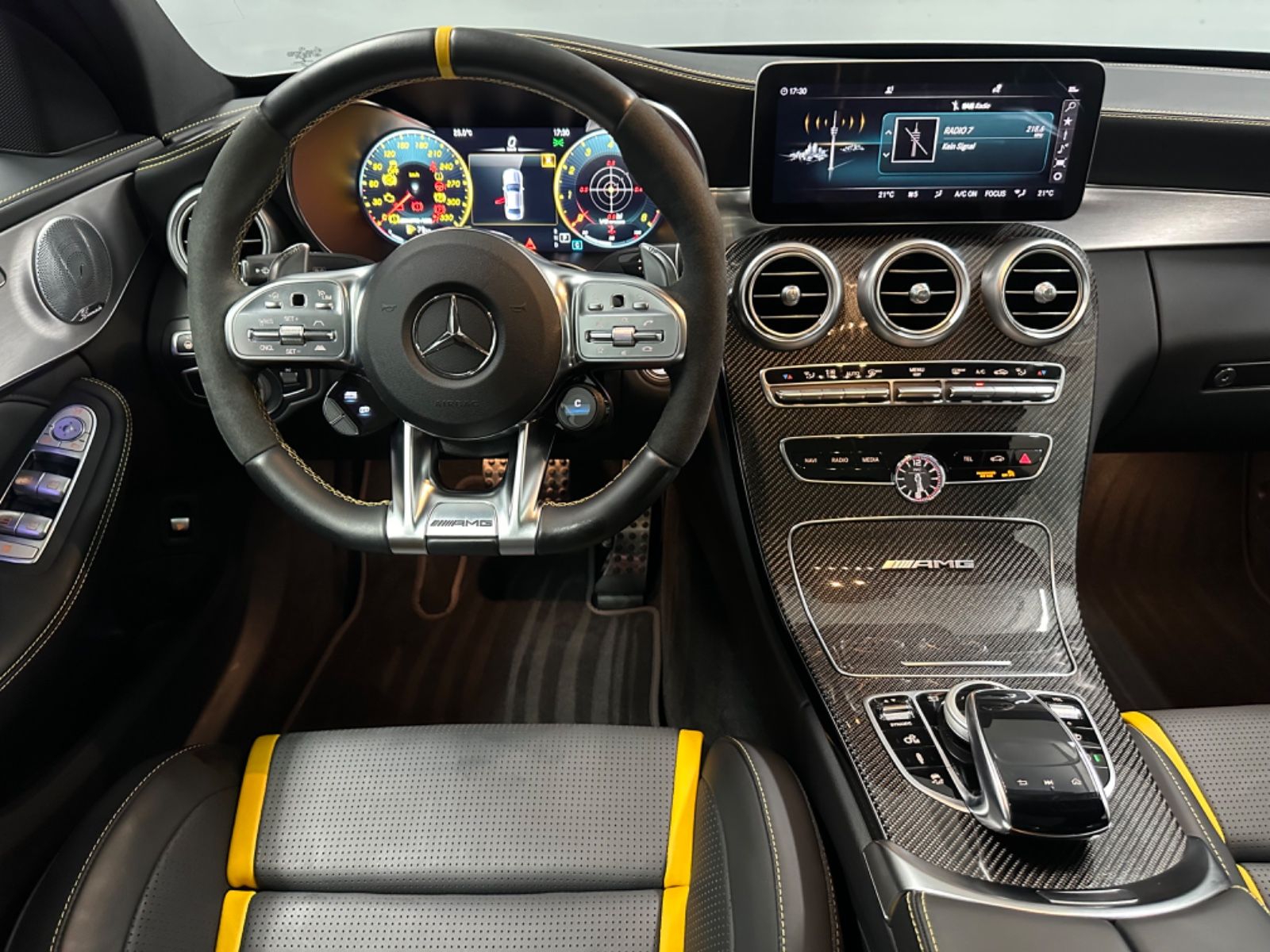 Fahrzeugabbildung Mercedes-Benz C 63 S *PANORAMA*KERAMIK*KEYGO*VMAX*CARBON*