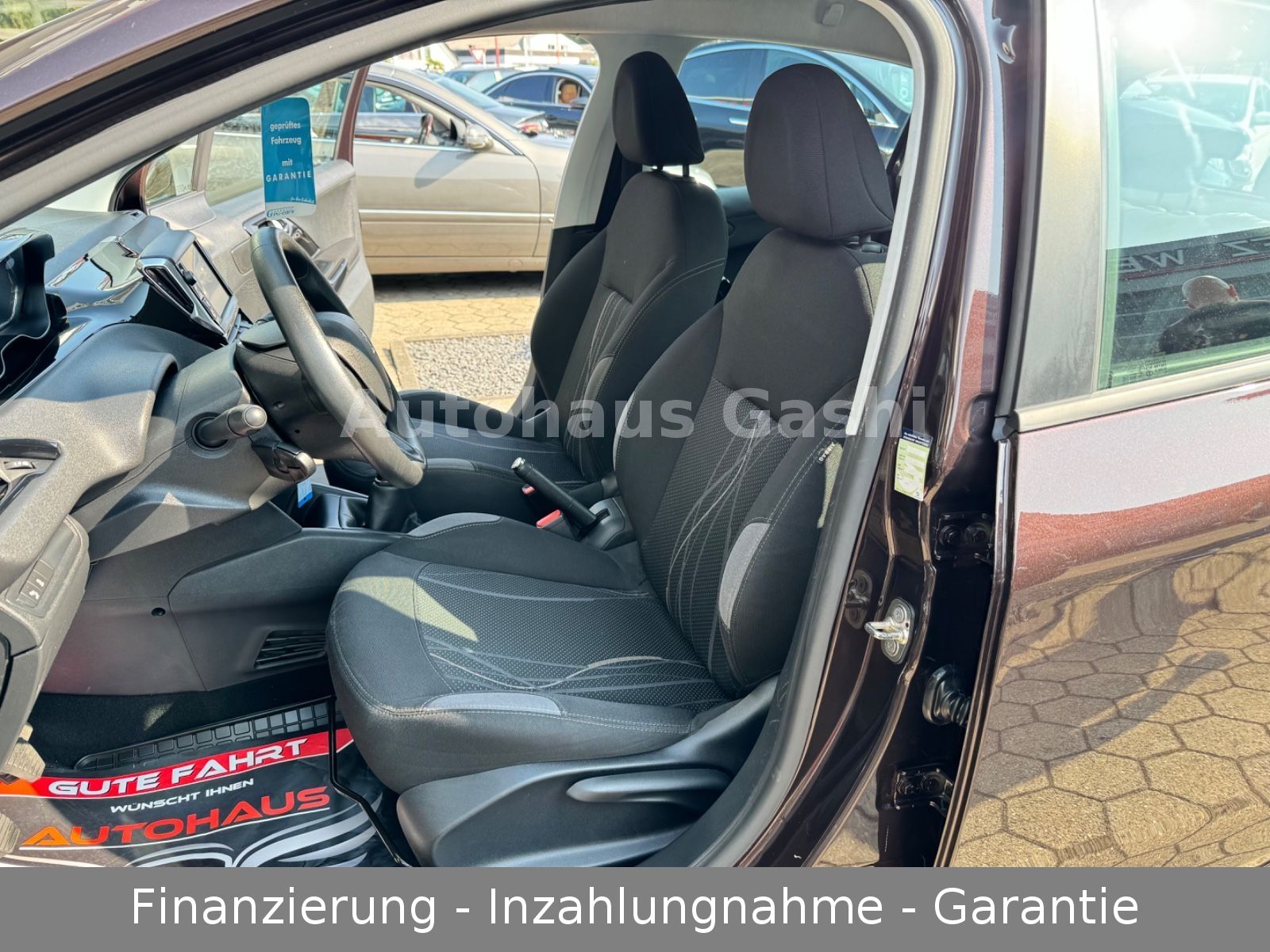 Fahrzeugabbildung Peugeot 208* 2.HD*Klima*Tempomat*PDC*Allwetter-Reifen