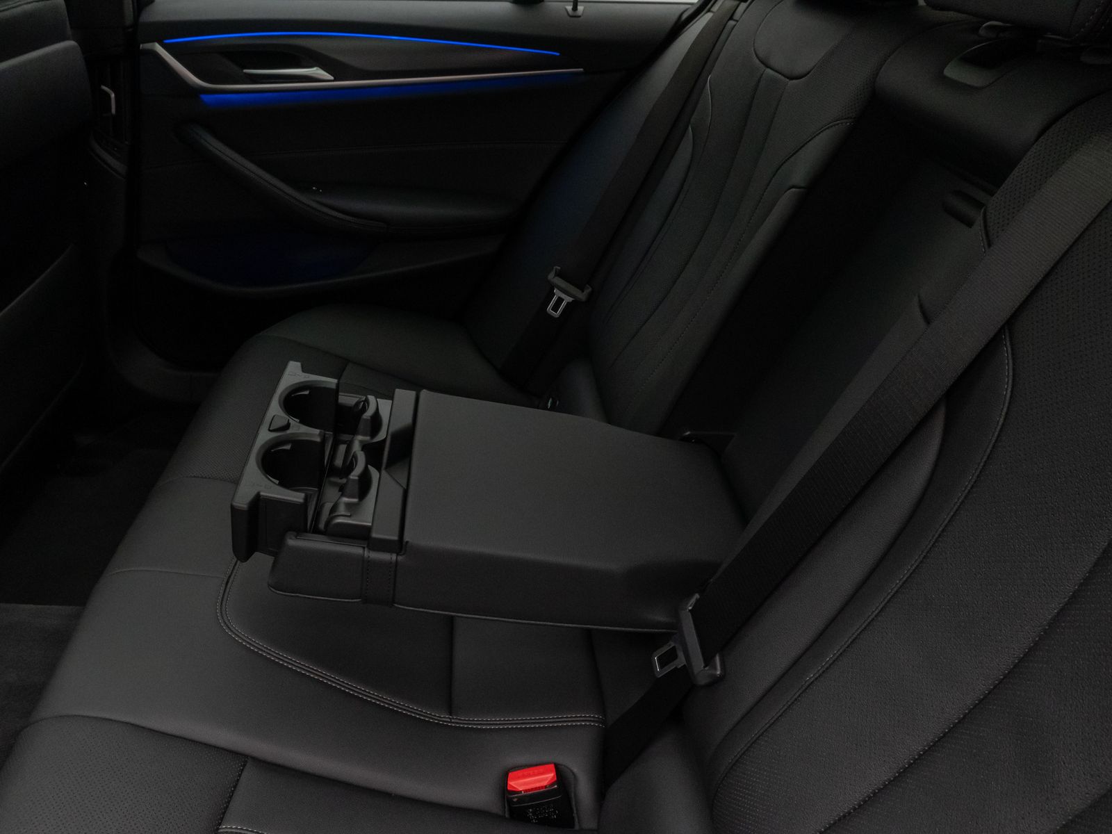 Fahrzeugabbildung BMW 530d M Sport Panorama Kamera Laser HUD DAB HiFi
