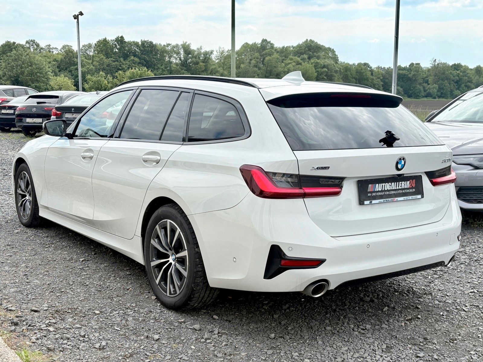 Fahrzeugabbildung BMW 320d xDrive SPORT LINE Navi Laser Standhz Leder