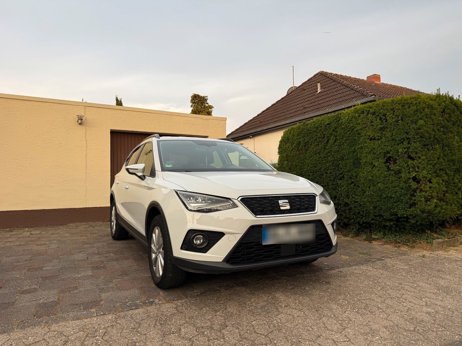 SEAT Seat Arona 1.0TSI, 95ps, AHK, LED, RFK,