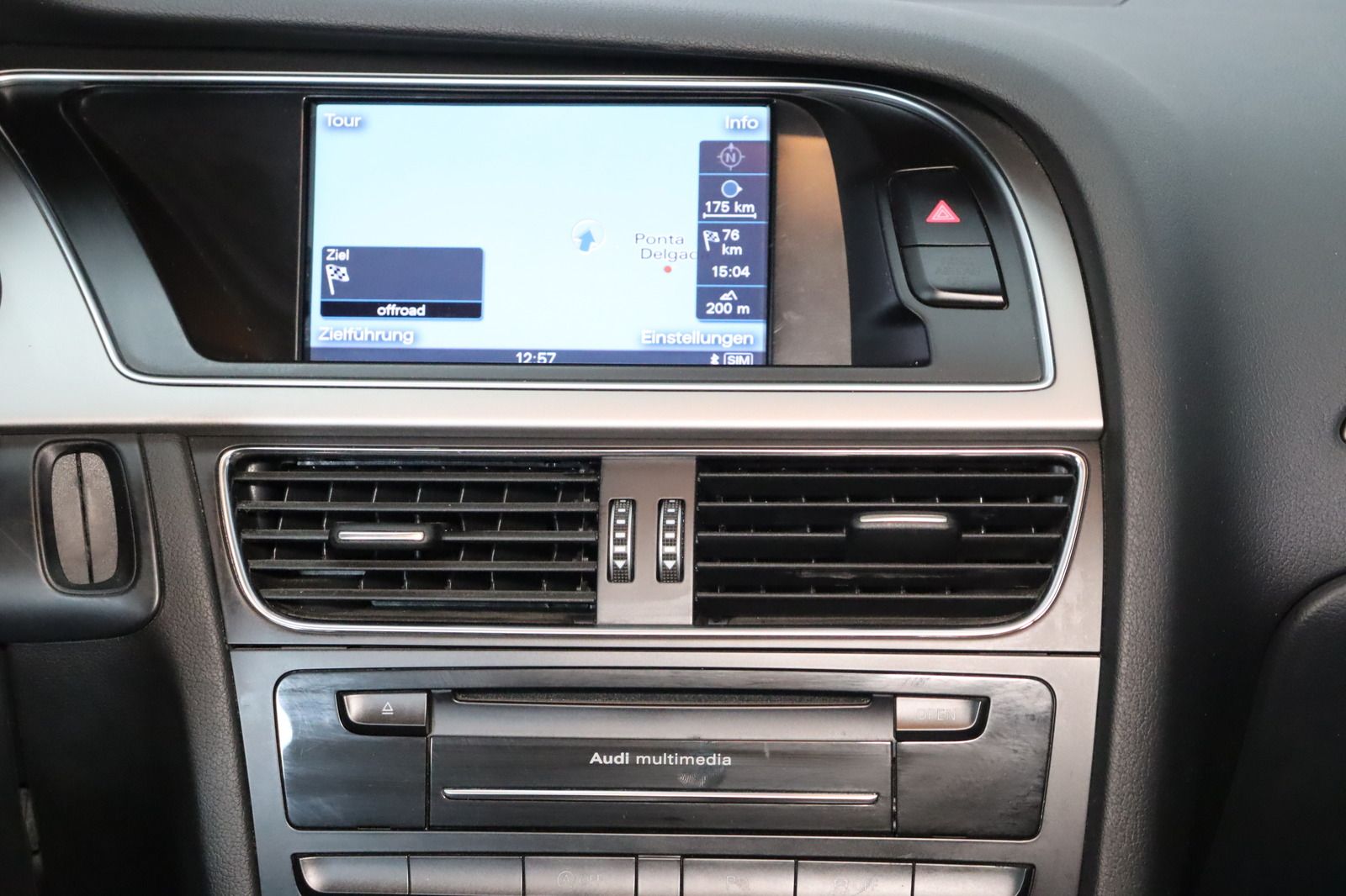 Fahrzeugabbildung Audi A4 2.0 TDI  Avant * Bi-Xenon * Navi * PDC