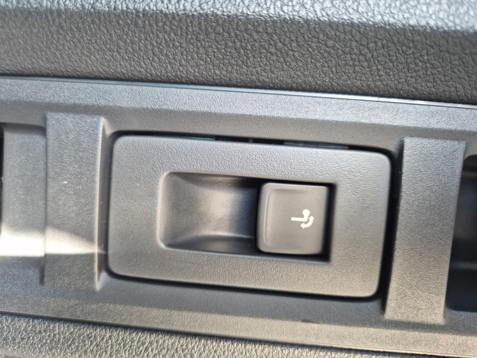 Fahrzeugabbildung SKODA Octavia 1.5 DSG Sportline PANO*MATRIX*AHK*5J.GAR