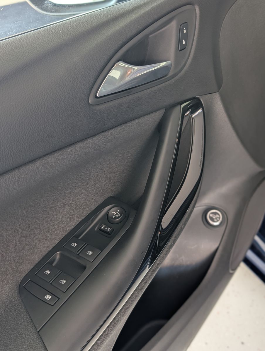 Fahrzeugabbildung Opel Astra Elegance PANORAMA LEDER MASSAGE MEMO 18"