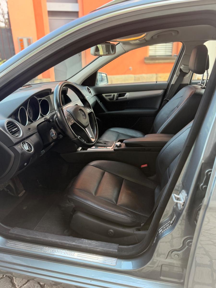 Mercedes-Benz C350 2011 — photo 8