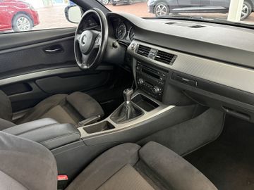 BMW 330xd COUPE ALLRAD SCHALTER M-SPORTPAKET 2.HAND