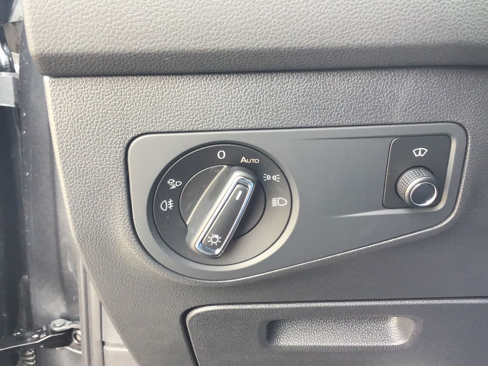 Fahrzeugabbildung Volkswagen Tiguan Allspace R-Line TDI 4M DSG LED AHK NAVI F