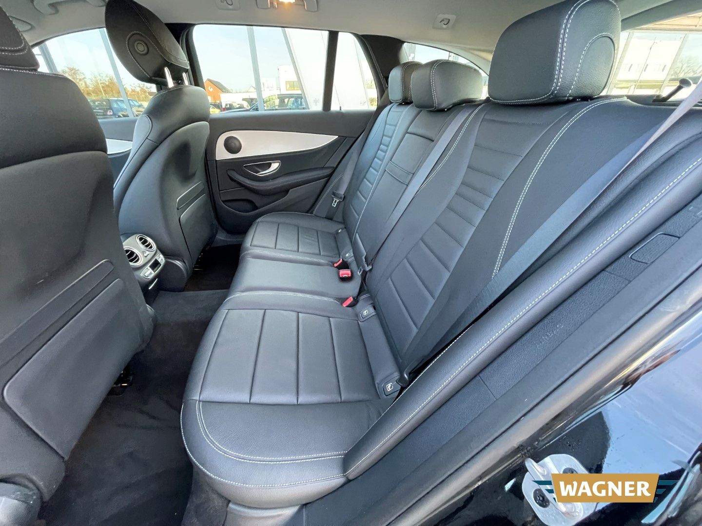 Fahrzeugabbildung Mercedes-Benz E 450 T 4Matic Multibeam LED Memory