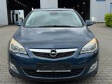 Opel Astra J Lim. 5-trg. Design Edition *Lenkrad Hz. - Opel Astra aus 2011: J