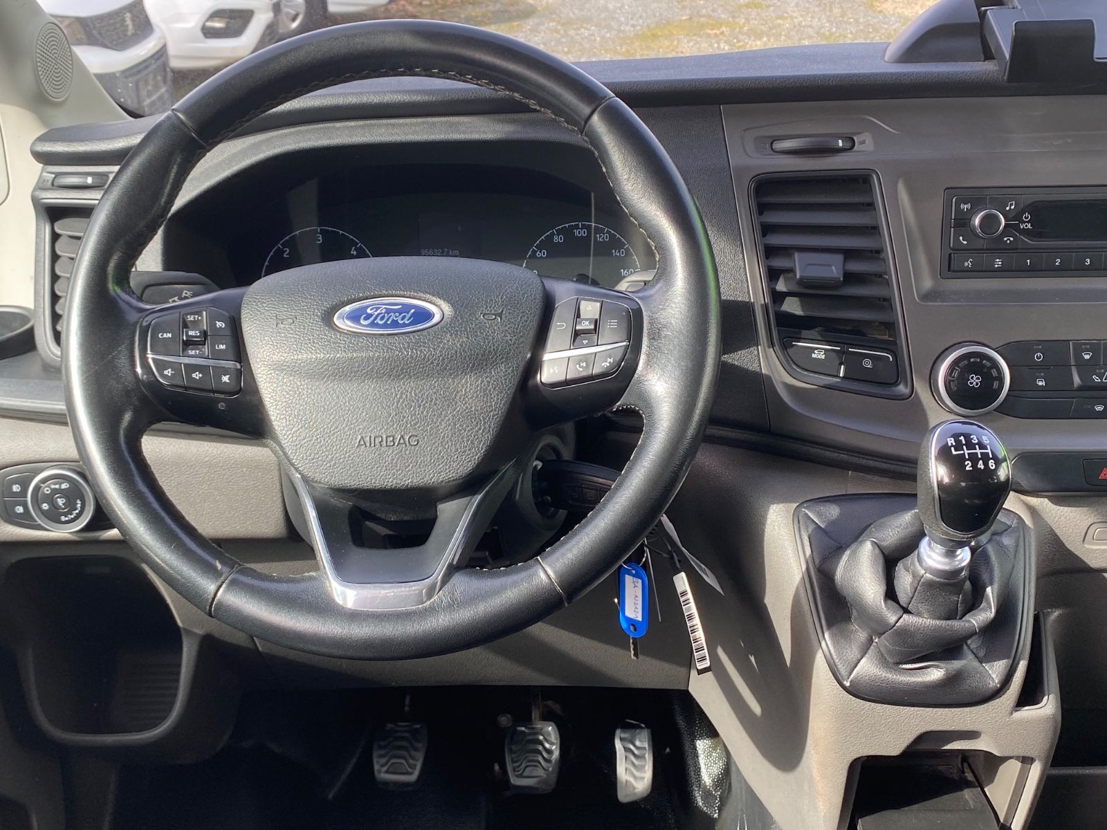 Fahrzeugabbildung Ford Transit Pritsche 350L3Doka,Trend,Leder,AHK,1Hd