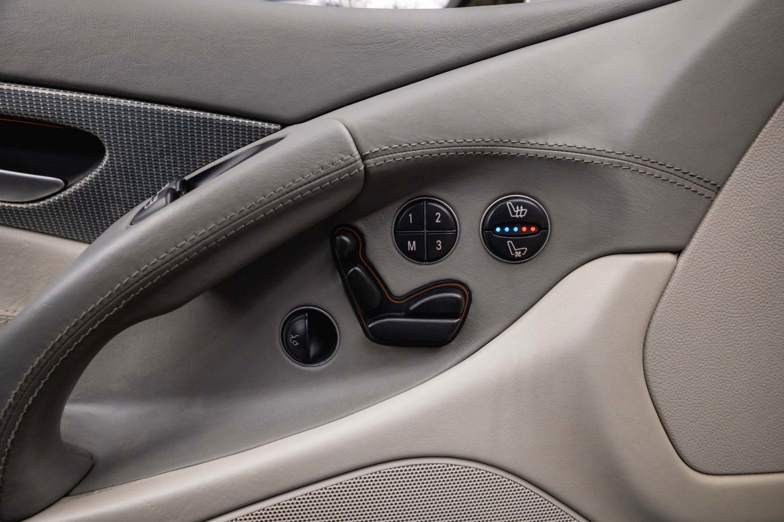 Fahrzeugabbildung Mercedes-Benz SL 500 AMG Paket *Facelift*ABC Sport*TÜV NEU*