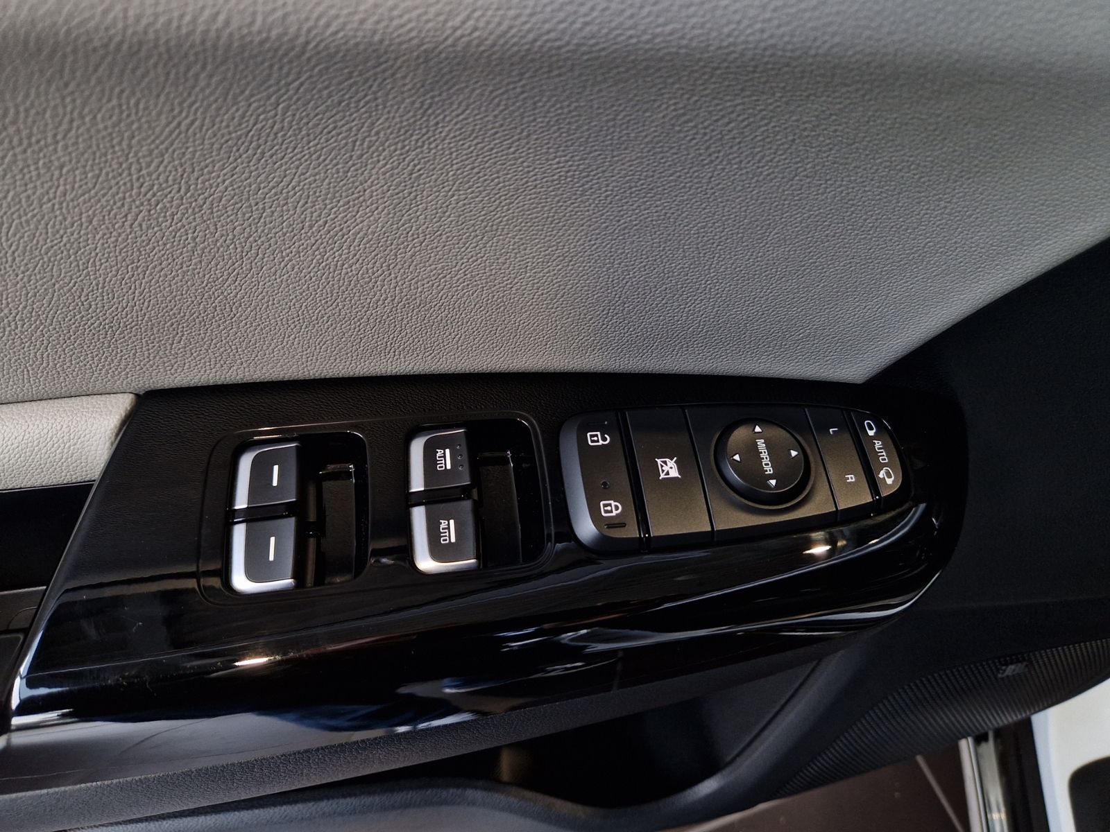 Fahrzeugabbildung Kia Sportage GT-Line 4WD PANO 360° LED