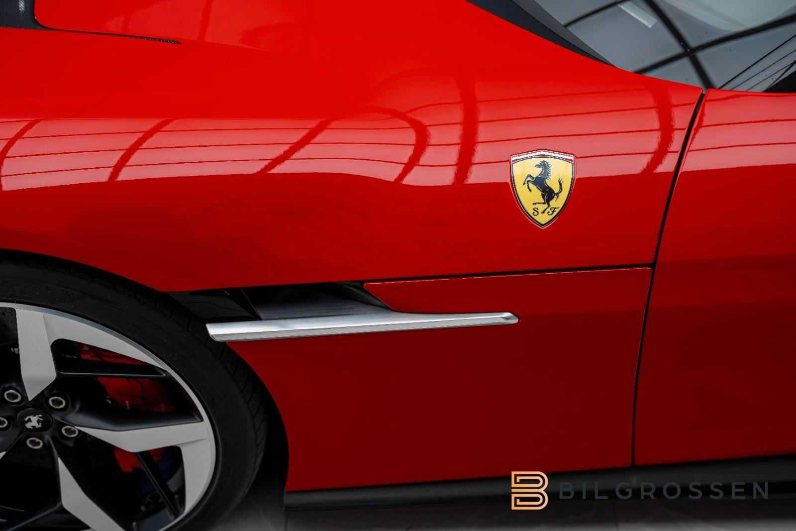 Ferrari Coupe 6.5 V12 CARBON LIFT PASSENGER DISPLAY