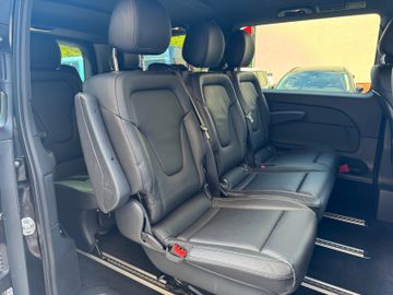 Mercedes V 220 - 12